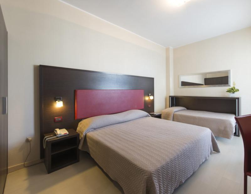 grandhoteladriatico en superior-room 010